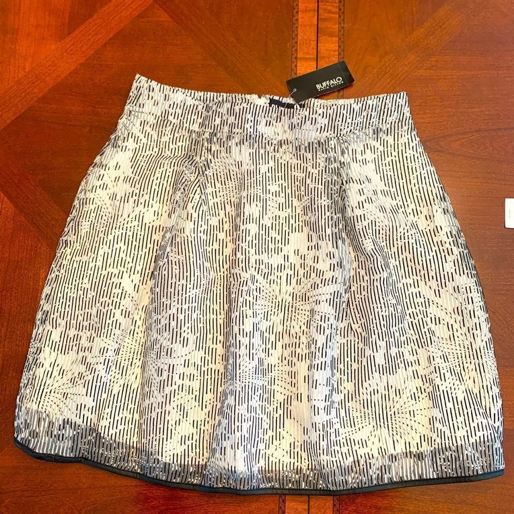 Buffalo David Women’s Bitton mini fluffy skirt size M , NWT